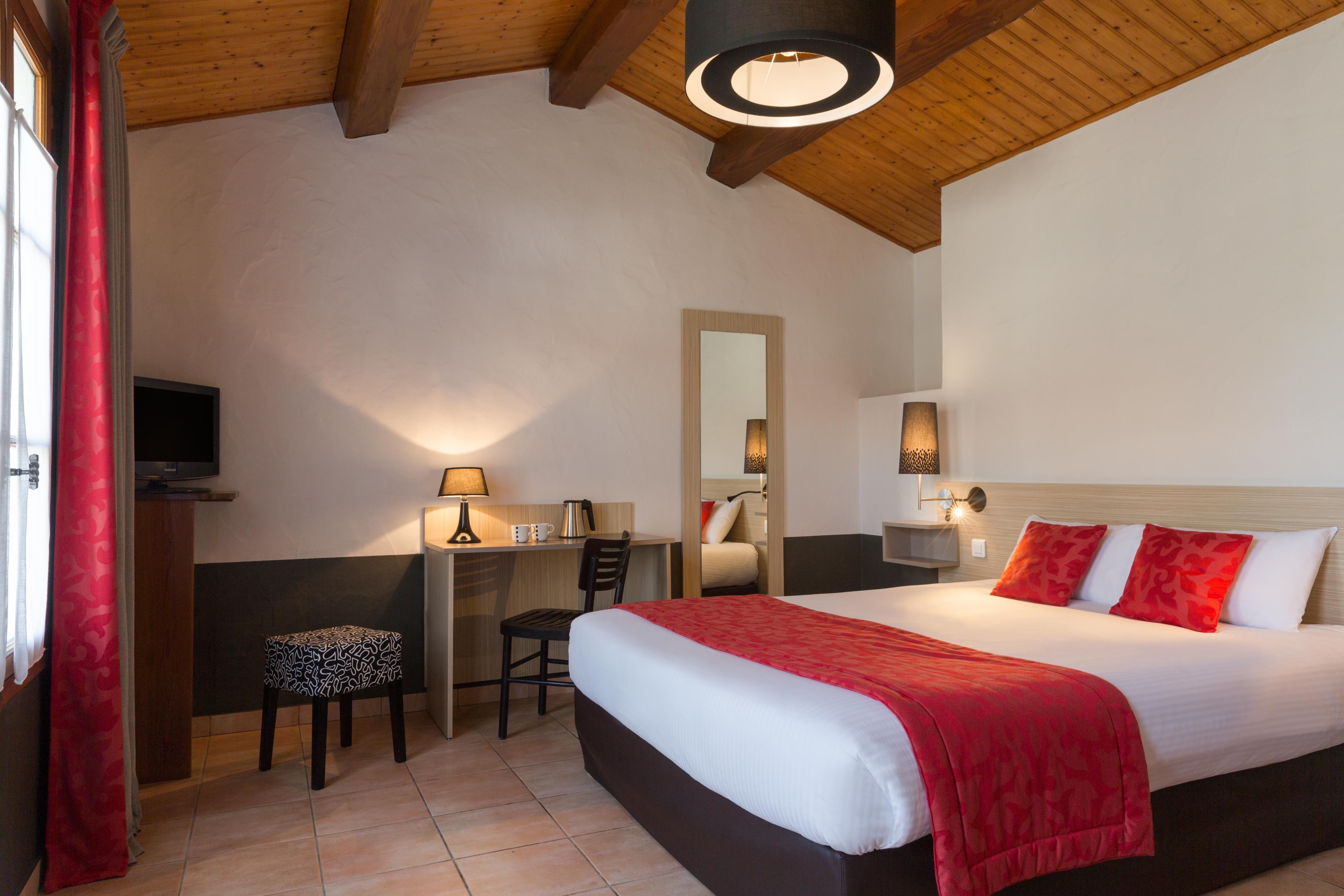 Готель Domaine Le Martinet, The Originals Relais Bouin  Екстер'єр фото