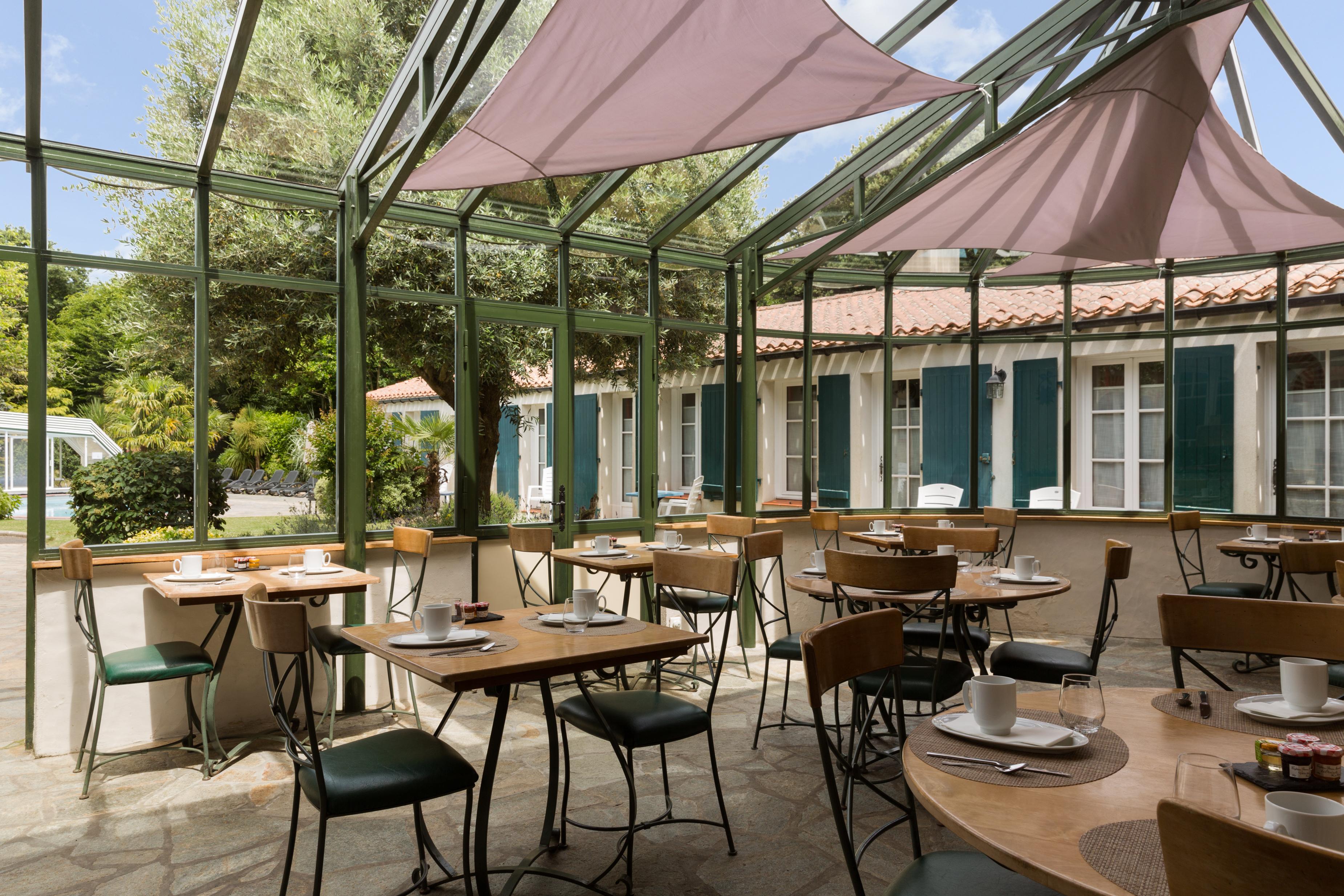 Готель Domaine Le Martinet, The Originals Relais Bouin  Екстер'єр фото