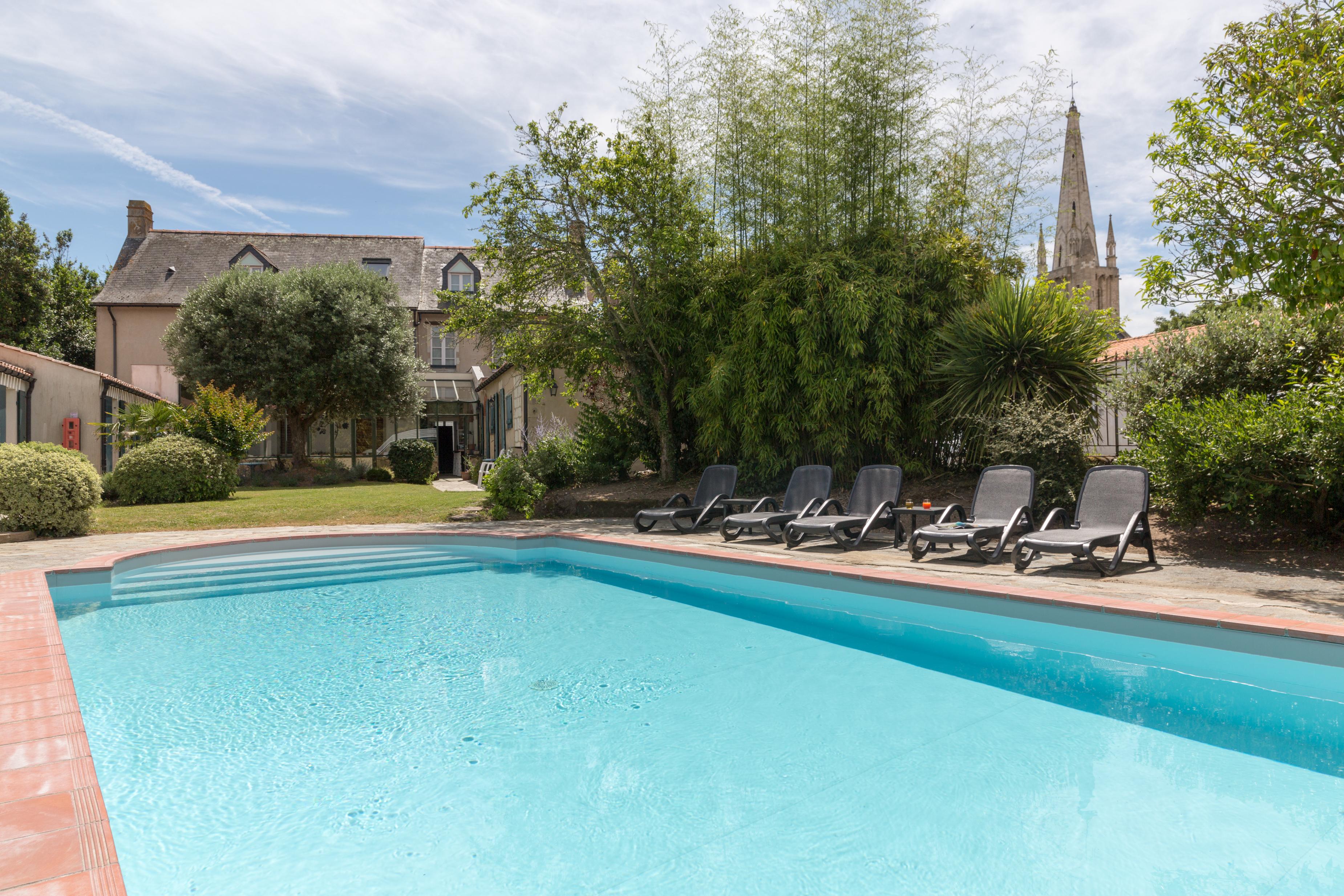 Готель Domaine Le Martinet, The Originals Relais Bouin  Екстер'єр фото