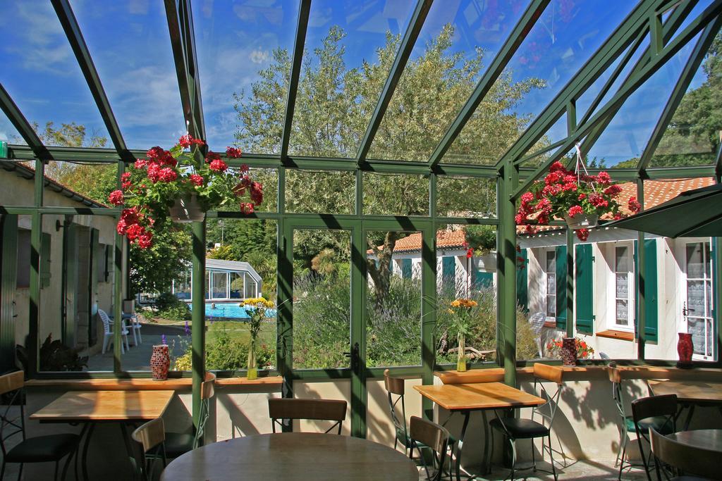 Готель Domaine Le Martinet, The Originals Relais Bouin  Екстер'єр фото